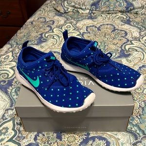 Adorable Nike sneakers